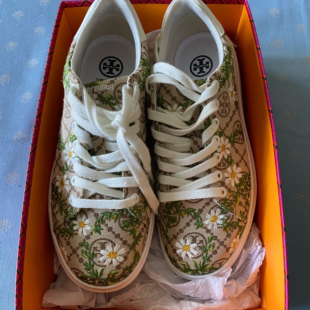 Tory Burch embroidered “Howell Court”jacquard canvas with leather trim sneaker